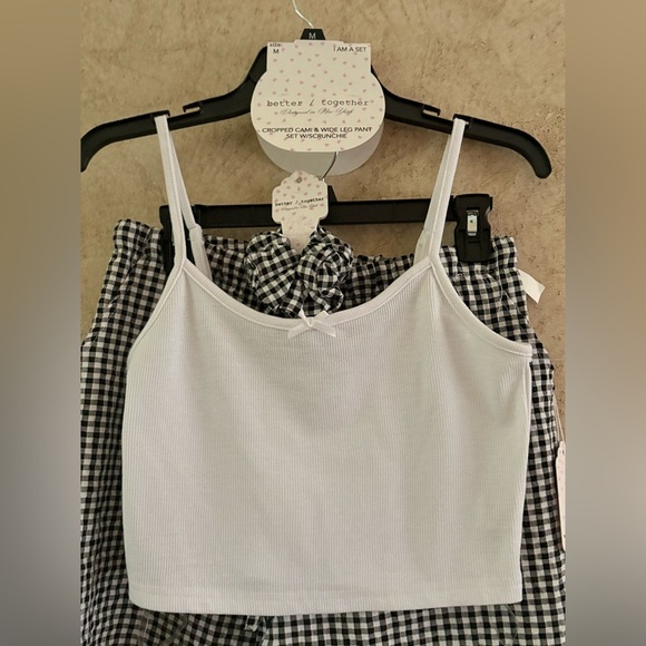 better/together Cropped Cami & Wide Leg Set w/Scunchie - Picture 2 of 6